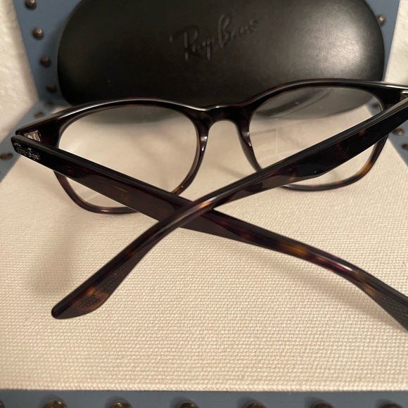 Unisex Ray Ban eyeglass in tortoise color - Picture 9 of 9